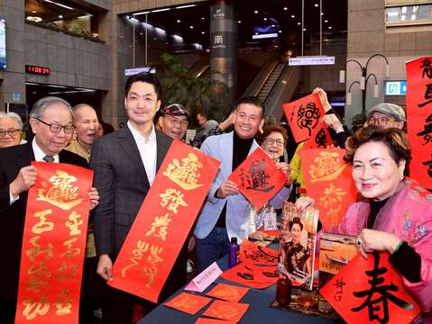 蔣市長與民眾合影（圖片來源：臺北市政府秘書處媒體事務組）