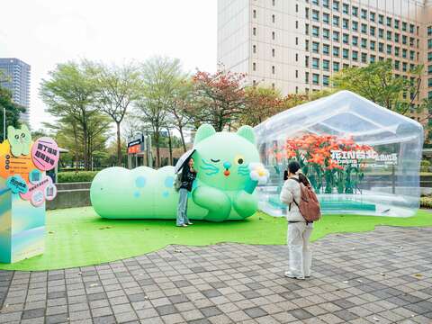The gardener of "Flower in Taipei," "Meow," makes 