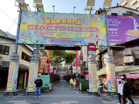 西門徒步區是民眾與遊客散步與購物的首選去處（圖片來源：臺北市政府工務局公園路燈工程管理處）