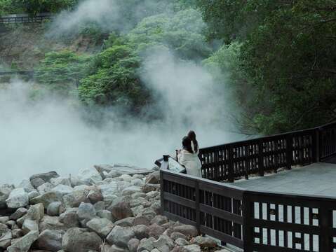 「地熱谷」終年煙霧繚繞，是北投在地的特殊地景。（圖片來源：臺北市政府工務局公園路燈工程管理處）