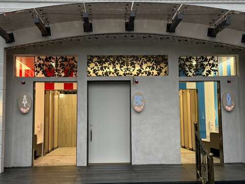 玫瑰公廁整體設計與臺北玫瑰園更合適，歡迎大家來探訪。（圖片來源：臺北市政府工務局公園路燈工程管理處）