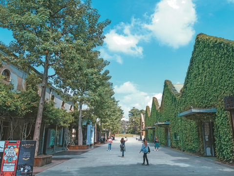 P10-13 文創聚落－3華山文創園區將藝文展演融入歷史場域，成為民眾遊逛探索生活美學的去處。（圖／華山1914文化創意產業園區）