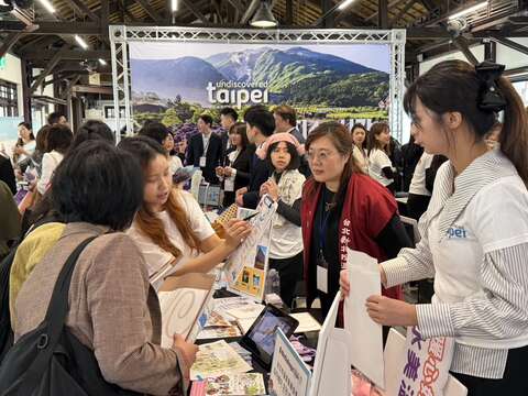 推介會超過30家臺北業者參與，與韓國業者交流互動，場面熱絡（圖片來源：臺北市政府觀光傳播局）