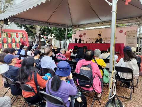 「2026台北燈節・咖啡首都嘉年華」手沖咖啡教學講座反應熱烈。(圖片來源:臺北市政府觀光傳播局)