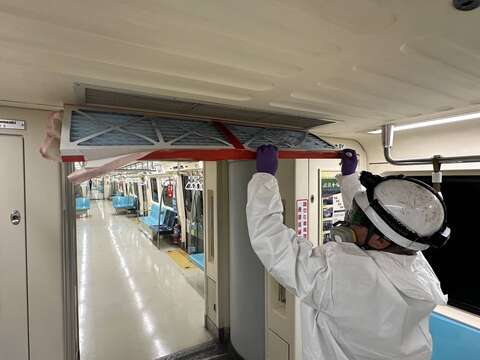 車廂空調濾網安裝與消毒完成（圖片來源：臺北大眾捷運股份有限公司）