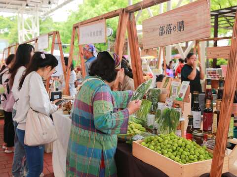永續市集推廣在地農產與低碳生活（圖片來源：臺北市政府客家事務委員會）