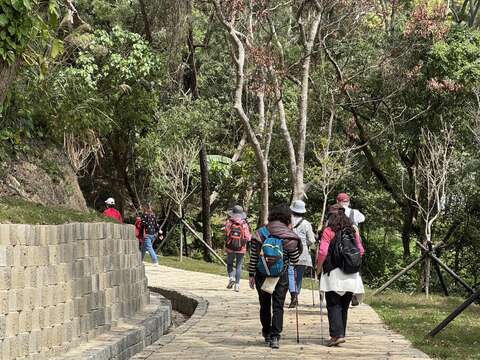 插銷型駁坎及花崗岩步道(圖片來源:臺北市政府工務局大地工程處)
