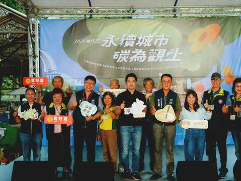臺北市「永續城市・碳為觀止」園遊會響應地球日，蔣萬安市長親臨現場與市民互動（圖片來源：臺北市政府環境保護局）