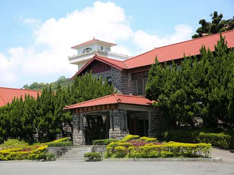 1 台北市教師研習中心的前身「草山眾樂園」是日本時代的公共浴場。(攝影/林俊耀)