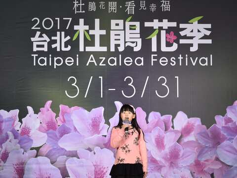 小小歌手白芯羽現場演唱《杜鵑花》