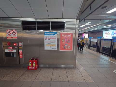 車站現場公告與消防設備區域(圖片來源:臺北大眾捷運股份有限公司)
