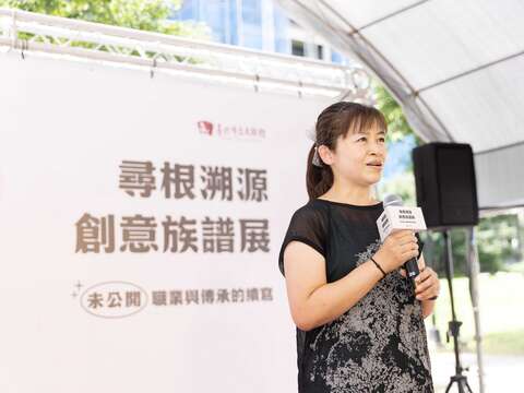文獻館蘇鈺娟館長致詞,展覽以孩子作品為核心,加入孩子視角的詮釋權,讓族譜走入生活(圖片來源:臺北市立文獻館)