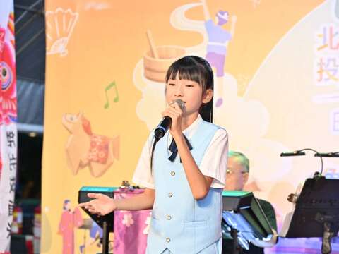 小小歌王-小貫頭演唱開場曲我一定要成功(圖片來源:臺北市商業處)