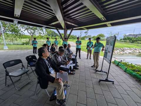 公園處向複審委員報告雙溪濕地公園的維護成果。(圖片來源:臺北市政府工務局公園路燈工程管理處)