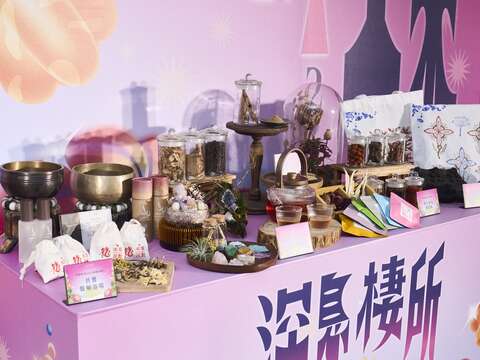 「深息棲所」透過印染工藝、礦石茶席、製香及頌缽展演,帶來一系列沉浸式體驗活動。(圖片來源:臺北市商業處)