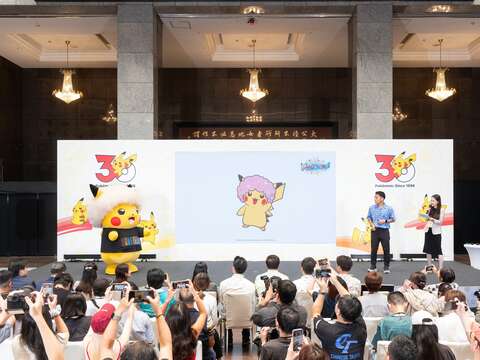 臺北站專屬色、粉紅裝扮的「PokéXciting!皮卡丘」首次公開亮相，PokéXciting!活動期間還有機會透過《Pokémon GO》捕捉，千萬別錯過收藏的機會！（圖片來源：臺北市政府觀光傳播局）