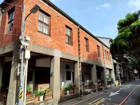大同16號廣場旁的百年貴德街,更堪稱臺北近代化歷程的重要見證(圖片來源:臺北市政府工務局公園路燈工程管理處)