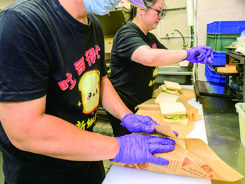 「吐司很忙」以為家人準備早餐的初心為顧客製作料理