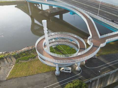 民權大橋景觀橋松山端(圖片來源:臺北市政府工務局新建工程處)
