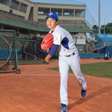 呂彥青堅定的神情，流露出對棒球的熱愛。（林穎成攝）
