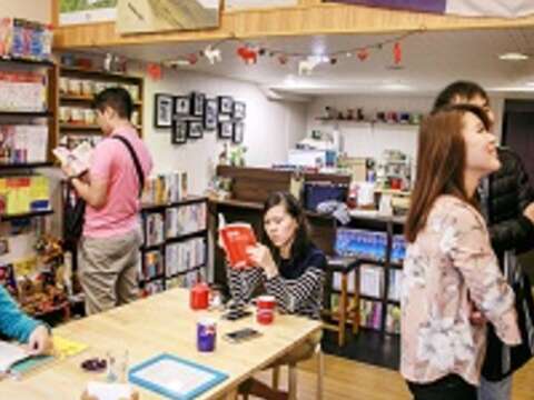 Special Interest Bookstores<br>Where Fans Find Just What They’re Looking For