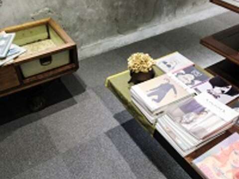 A Utopia for Bibliophiles<br> Reading in Old Houses
