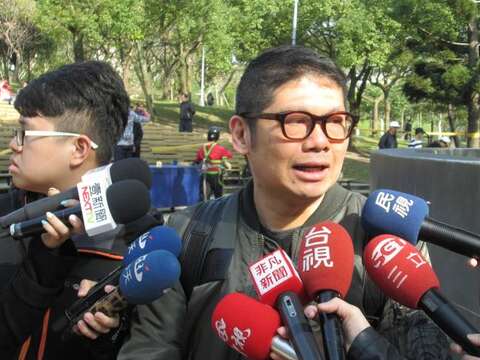 (圖1)相信公司表示今日會對大安森林公園音樂台座椅區清場