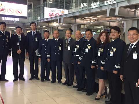 義警列隊歡迎柯市長