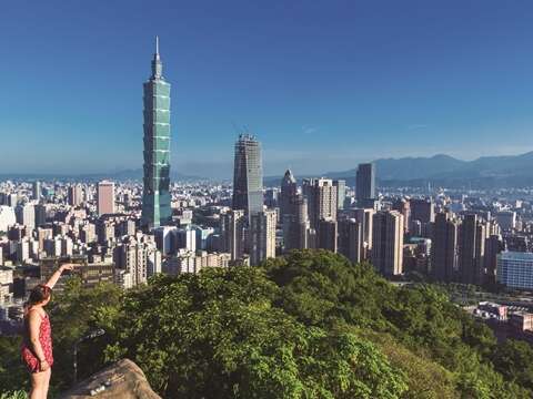 TAIPEI AUTUMN 2016 Vol.05 Beautiful Forest Scenery Close to the Urban Center