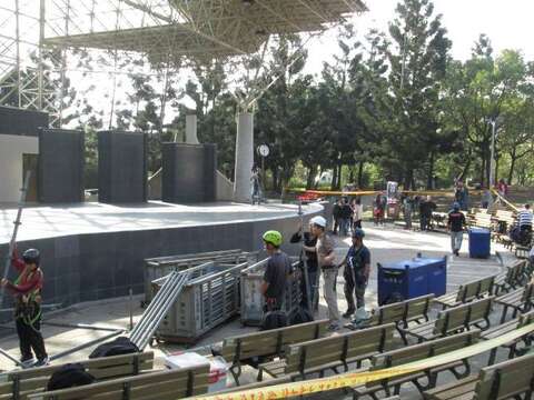 Staff Clear Crowd from Venue before Mayday Concert at Daan Forest Park