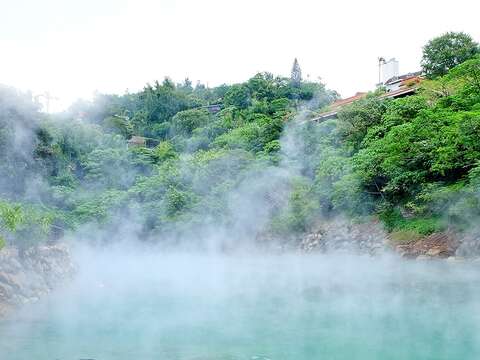 地熱谷為北投溫泉發源地之一,亦為漫畫中女巫能量的發源地及居所。(圖/Shutterstock提供)