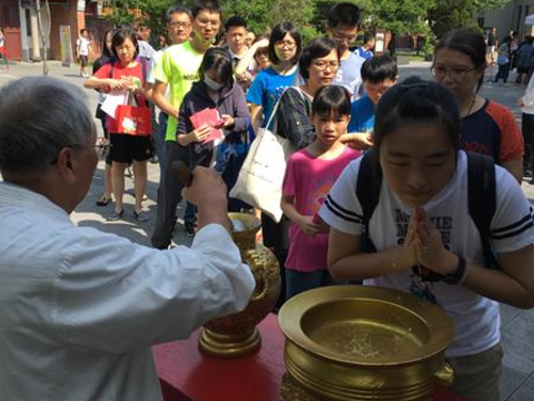 臺北孔廟為考生祈福 限量「金榜題名狀元袋」 祝福考生獲佳績