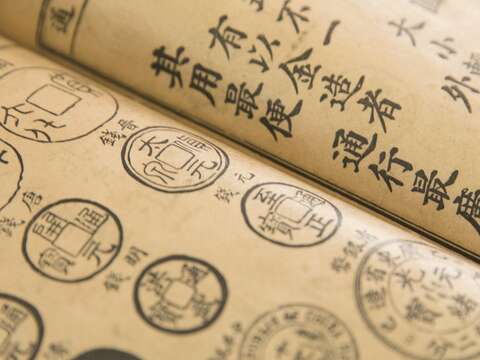 牯嶺街上所剩不多的舊書攤,卻是擁有最多絕版書籍的尋寶之地。(攝影/梁忠賢)