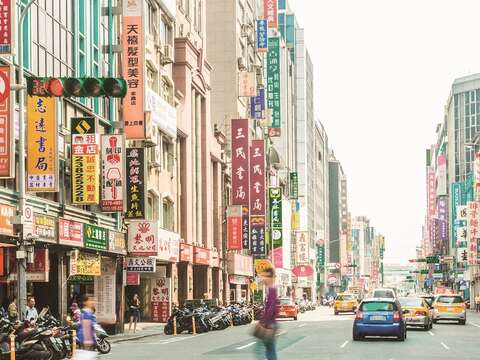 重慶南路書店街現今街景。（攝影／梁忠賢）