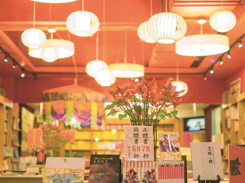 世界書局是重慶南路上深具特色的書店。（攝影／梁忠賢）