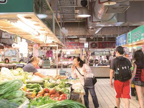 西湖市場嶄新明亮。（攝影／江祐任）