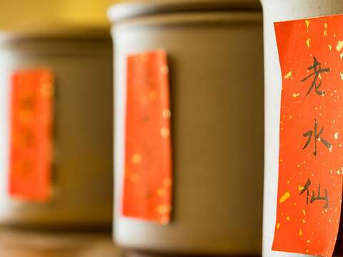 王錦珍茶莊與鶯歌的陶業品牌進行異業合作。（攝影／劉德媛）