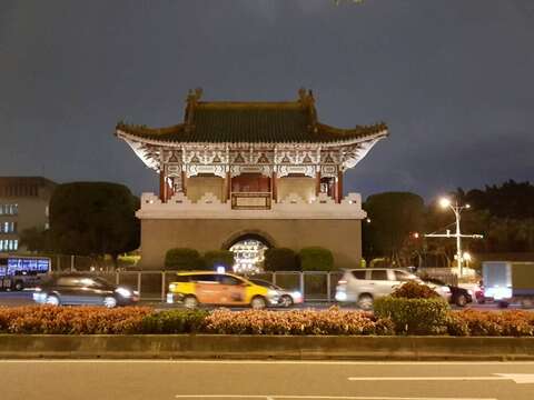 相片1-東門(景福門)現況夜景