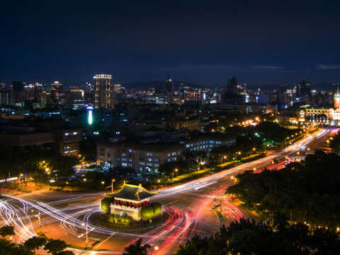 相片2-東門(景福門)燈光修復後模擬夜景