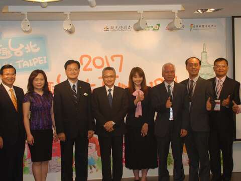 臺北市政府觀光傳播局長簡余晏與觀光旅遊業者在香港共同推廣臺北觀光