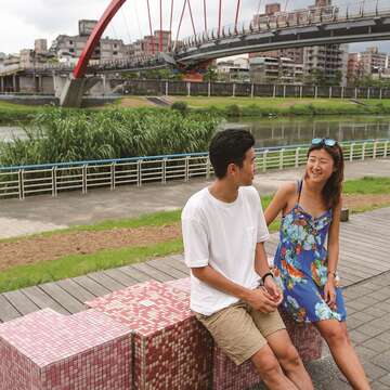 成美河濱公園以愛情為主題,打造甜蜜氛圍。(攝影/楊智仁)