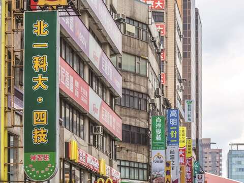1970至1980年代間，許多補習班如雨後春筍般一一崛起，將補習事業推向最高峰。（攝影／梁忠賢）