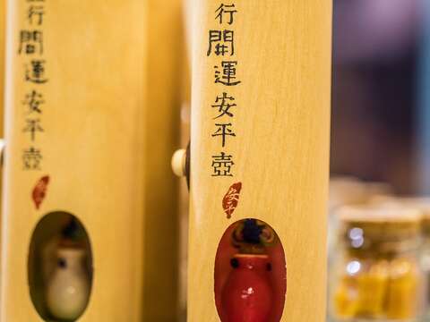 艋舺龍山文創B2廣場吸引許多不同類型的文創業者進駐。（攝影／梁忠賢）