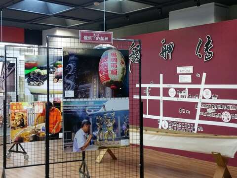 《艋舺走讀相簿》收錄近50種文宣，提供民眾現場翻閱及索取