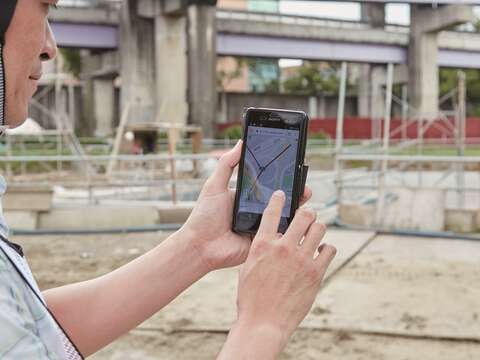 將輸水管線和地圖整合應用研發出「重要輸水管線Google地圖版」,提升工作效率。(攝影/ 林宜賢) 