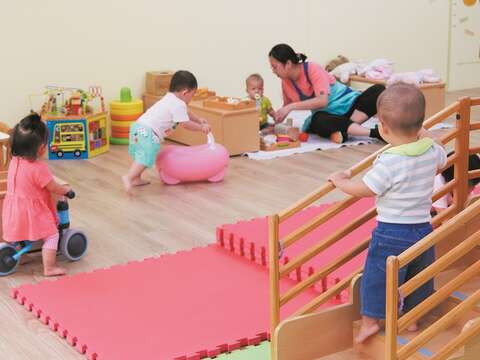 台北市政府用心打造優質的幼托服務網。