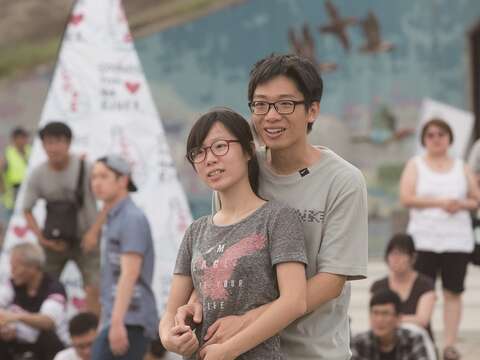 台北河岸音樂季的浪漫氣氛，適合情侶一同前來聆聽。（攝影╱林煒凱）