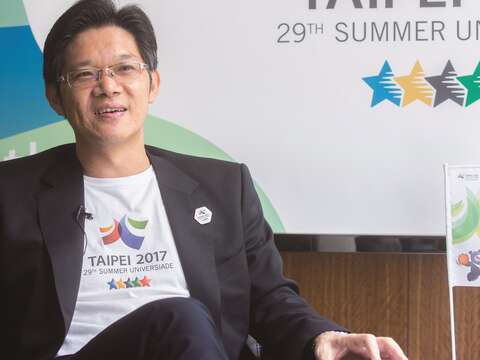 為行銷臺北世大運,游適銘的行程遍及世界各國,到處宣傳。(攝影/劉咸昌)