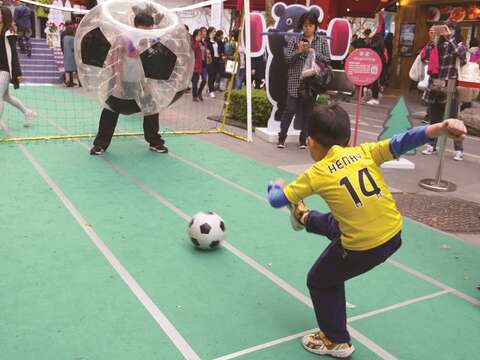 世大運公園以趣味十足的活動帶大家體驗各項運動競賽。（圖／台北市政府文化局提供）