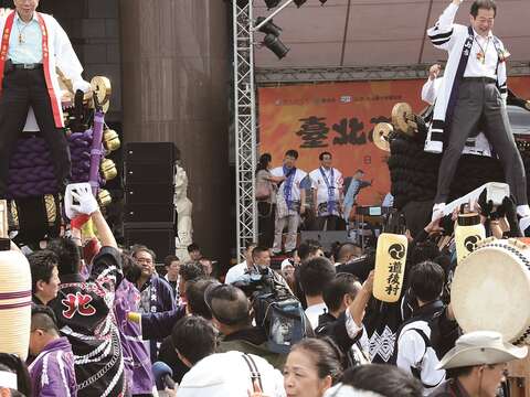 台北市曾兩度邀請松山市大神轎撞轎祈福儀式來台進行文化交流，引起很大迴響。（圖／台北市政府觀光傳播局提供）